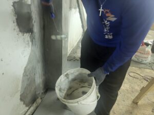 新生南路地下室1柱碳纖維補強工程 Epoxy底塗滾塗