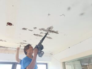 高壓空氣吹淨表面粉塵